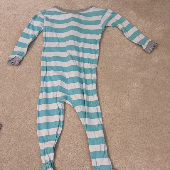 3/$15 Set of 2 Size 24 months Sleeper and Onesie - Picture 3 of 16